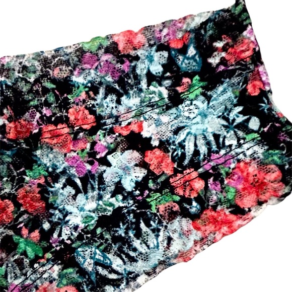 ❤️ VS -Floral Lace Cheekies - Picture 2 of 4